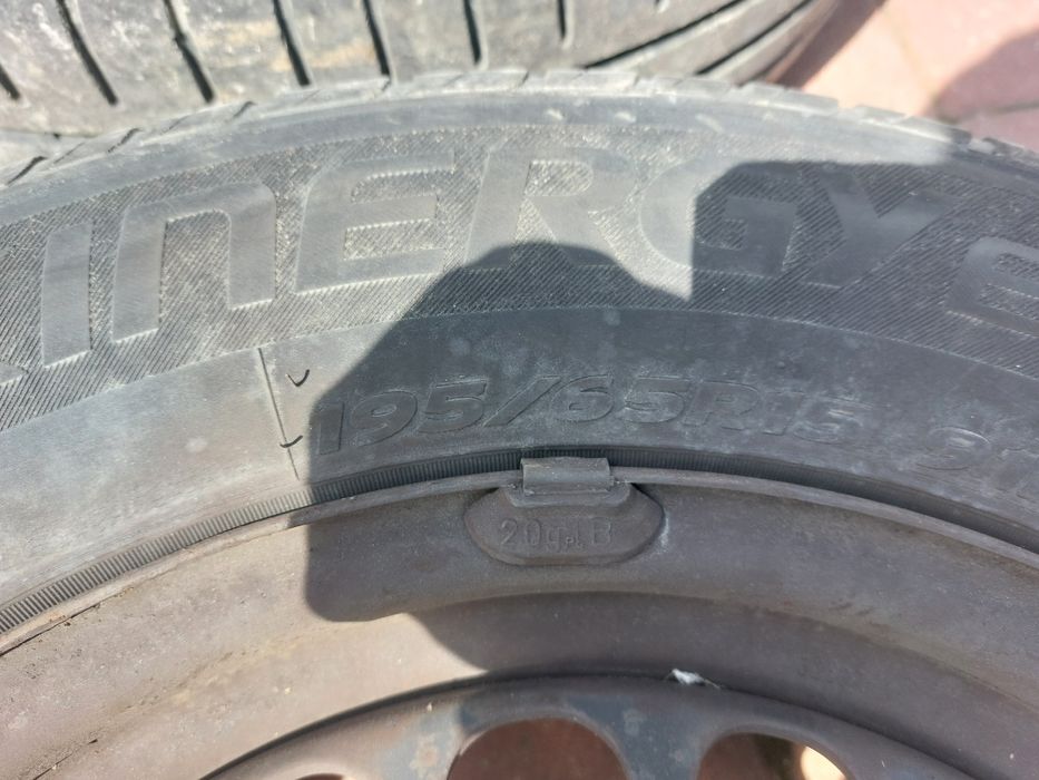 Se vind set anv si genti 195x65x15.au fost pe un vw passat.