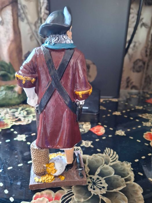 статуэтки разные