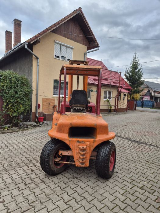 Stivuitor de teren accidentat marca fendt