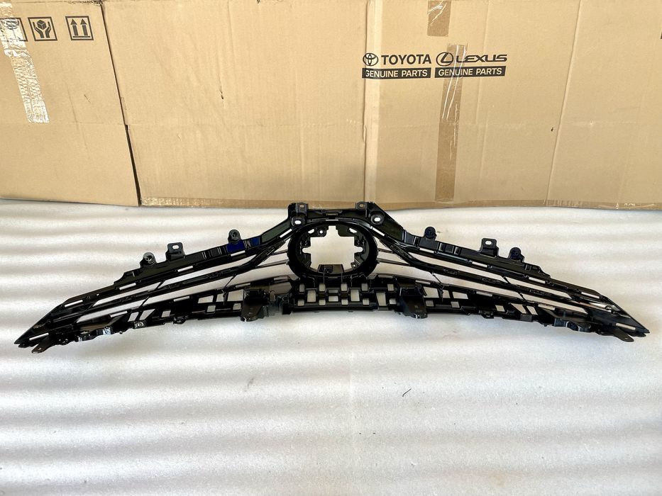 Решетка радиатора (верхняя) Camry 75 Камри 75