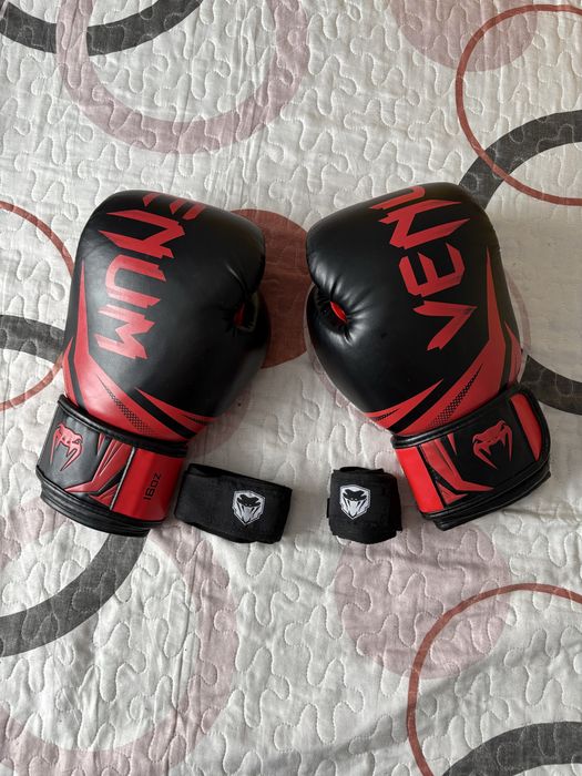 Vand manusi de box Venum