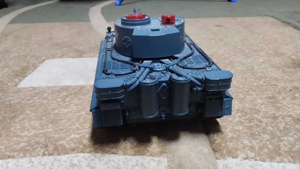 Игрушечный танк - недорого