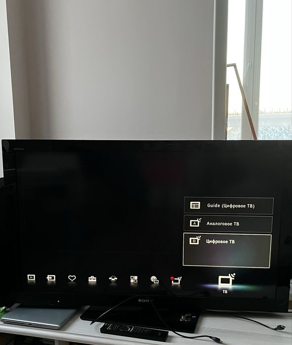 Телевизор модели KDL-46CX520.