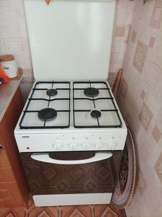 Продам газ плиту