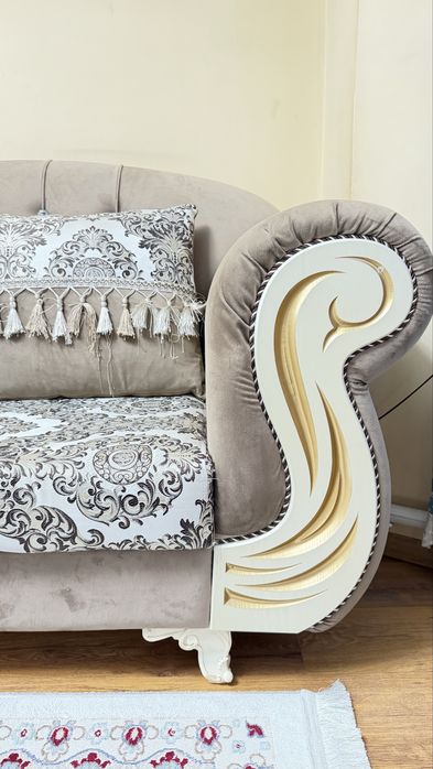 Диван с подушками. Есть торг