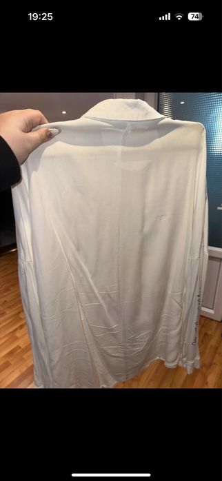 Camasa alba purtata o singura data