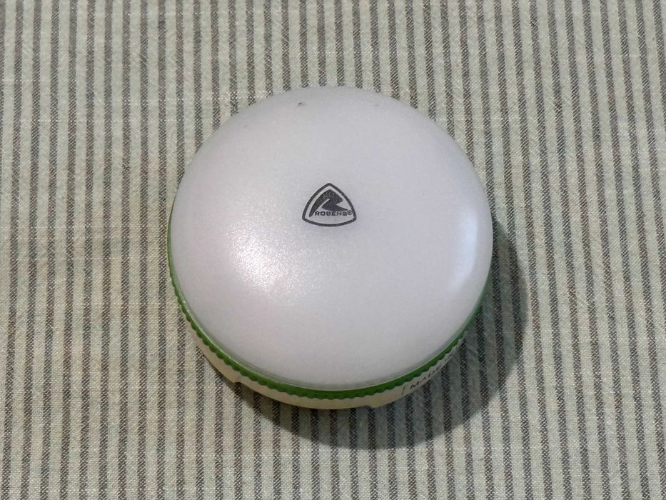 Продавам презареждаема къмпинг лампа Robens Beacon Batch Battery Lamp 180 lm White/Green - отлично състояние
