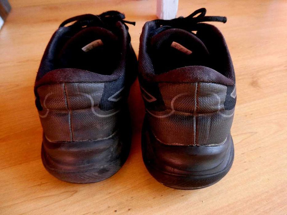 продавам дамски маратонки asics excite9,номер 37 в черно