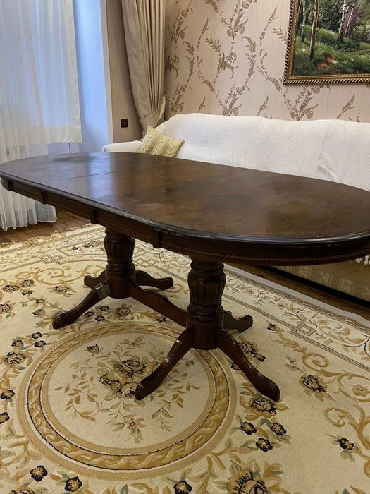 Стол в хорошем состояние