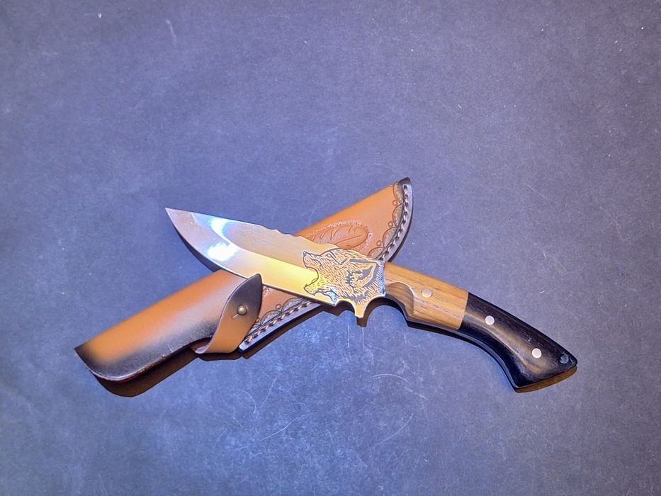 Ловен нож с кожена кания