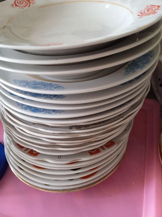 Отдам тарелки недорого