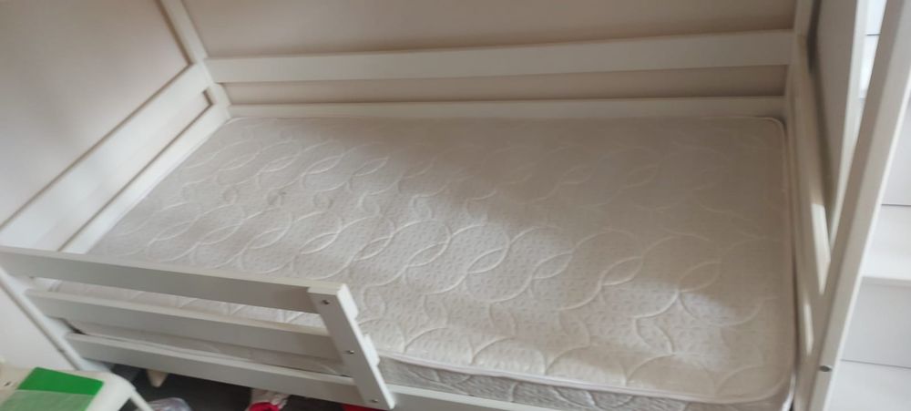 Двухъярусная кровать