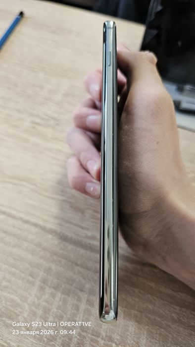 Продам Samsung S10+ 8/128