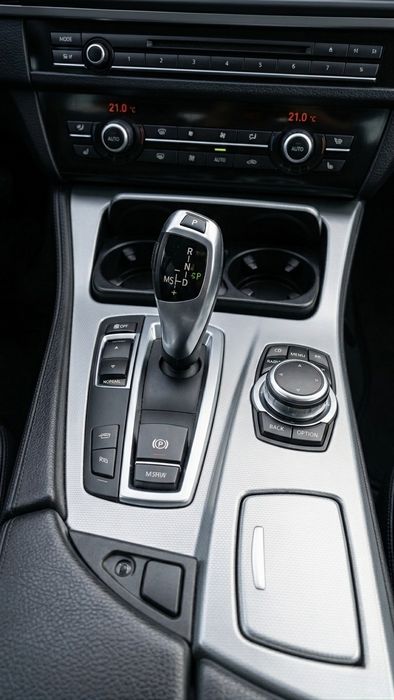 BMW F10 520 D sau schimb cu mașina de 16 ani dar nu electrica