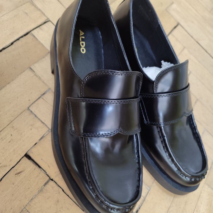 Продавам дамски лоуфъри Aldo.