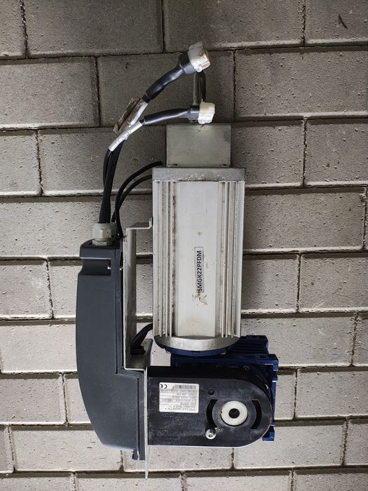 Motor de automatizare laterală Ditec DOD pentru uși secționale industr