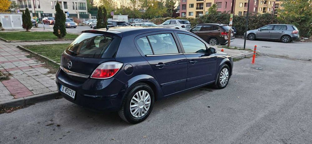 Opel Astra H 1.6 Twinport, 105 к.с., бензин/газ + зимни гуми с джанти