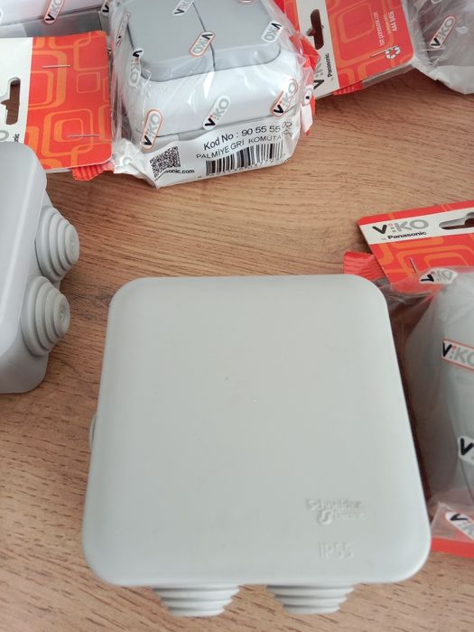 Розетки, выключатели, распределители.