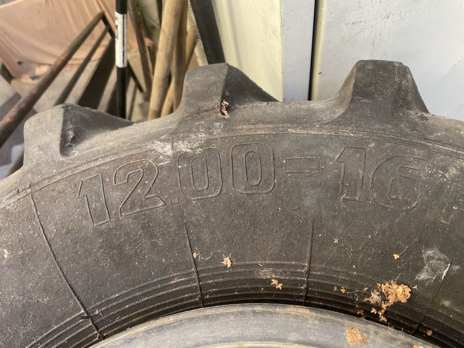 Гуми офролд  тракторни 35 цола -35х12.5х16