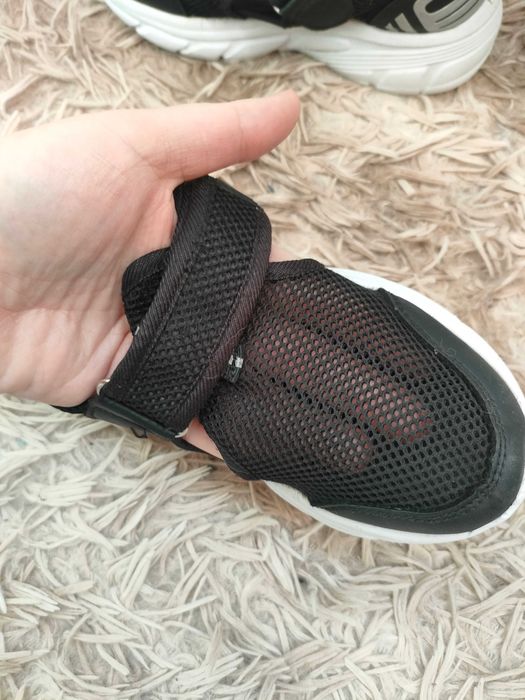 Продам лёгкие кроссовки для мальчика