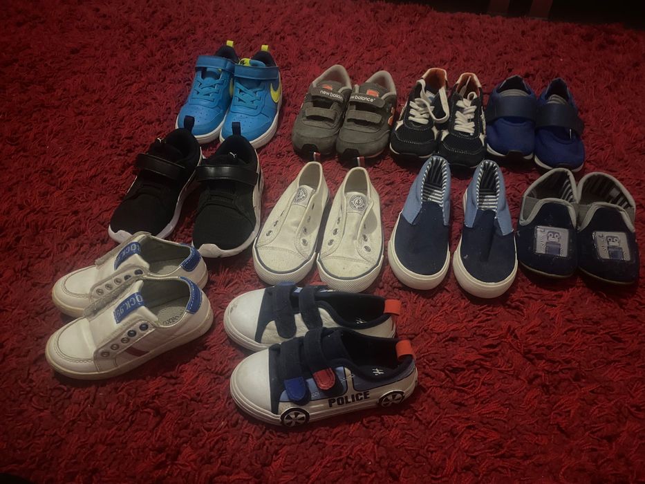 Vând Adidasi băieți