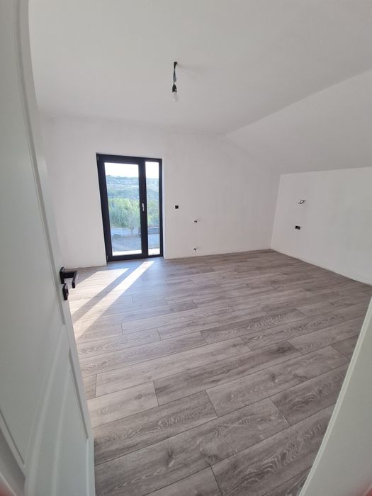 Vand casa subsol +parter+mansarda