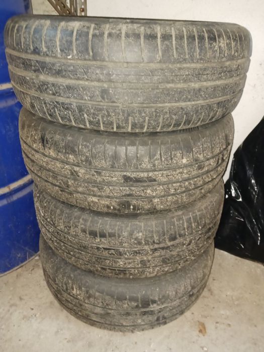 Vând set 4 anvelope de vara Goodyear+ jante
