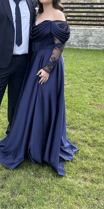 Офицеална рокля