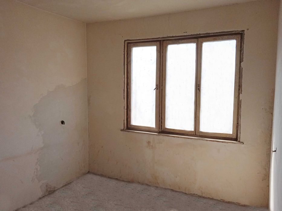 Етаж от къща продавам.