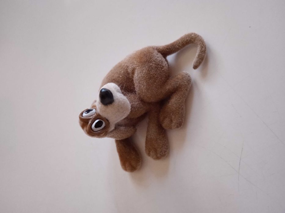 Колекционерска фигурка на куче покрита с нежно кадифе