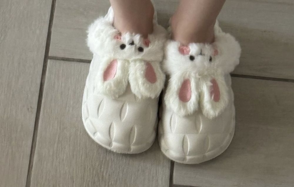 Продам тапочки-кроксы новые