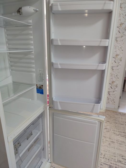 Холодильник "INDESIT".