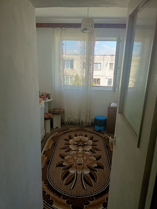 Închiriez apartament cu trei camere în Turda