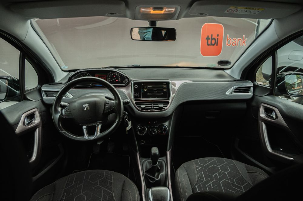 Peugeot 2008 -2014 - navigatie scaune incalzite - jante aliaj - senzori - carlig tractare - volan piele - comenzi volan - credit auto / rate / cash
