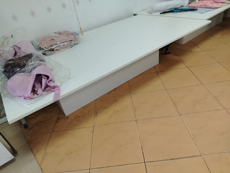 Продается витрина деревянная