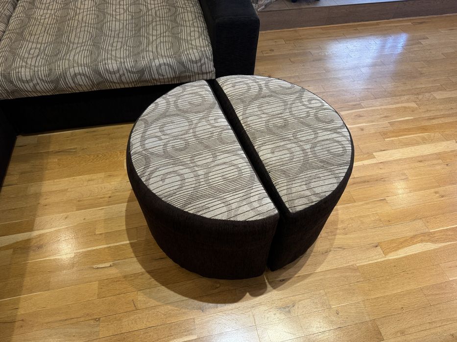 Голям стабилен диван, разтегателен, ъглов,с ракла, табуретки 250/220sm