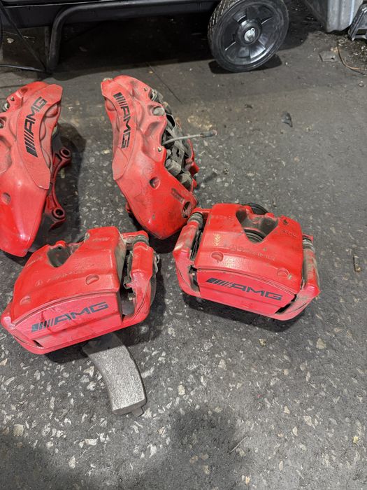 Спирачни апарати и дискове за s63 amg