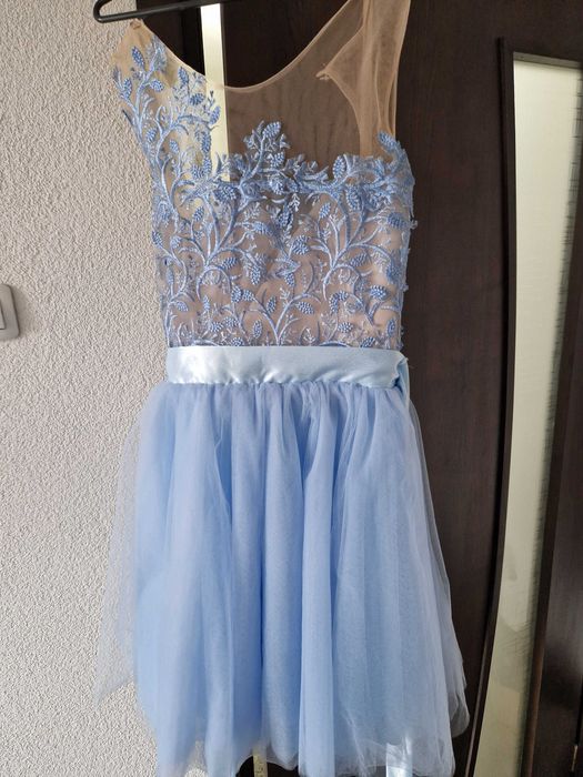 Официална рокля.