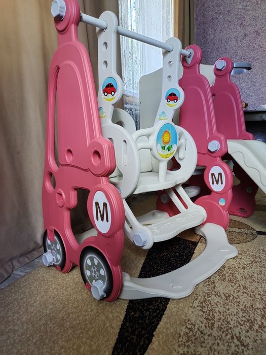 Детская горка и качели