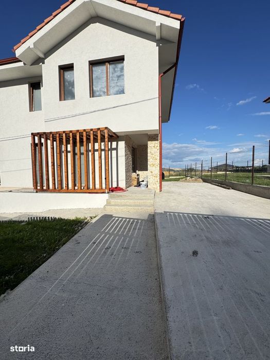 Casa individuala, 4 camere, 120 mp utili, teren liber 702 mp, Chinteni