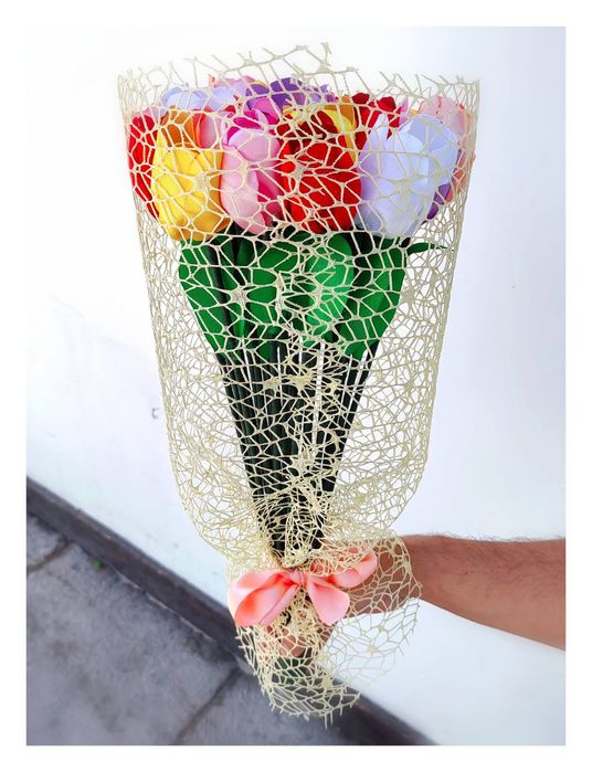 Букети от вечни сатенени рози