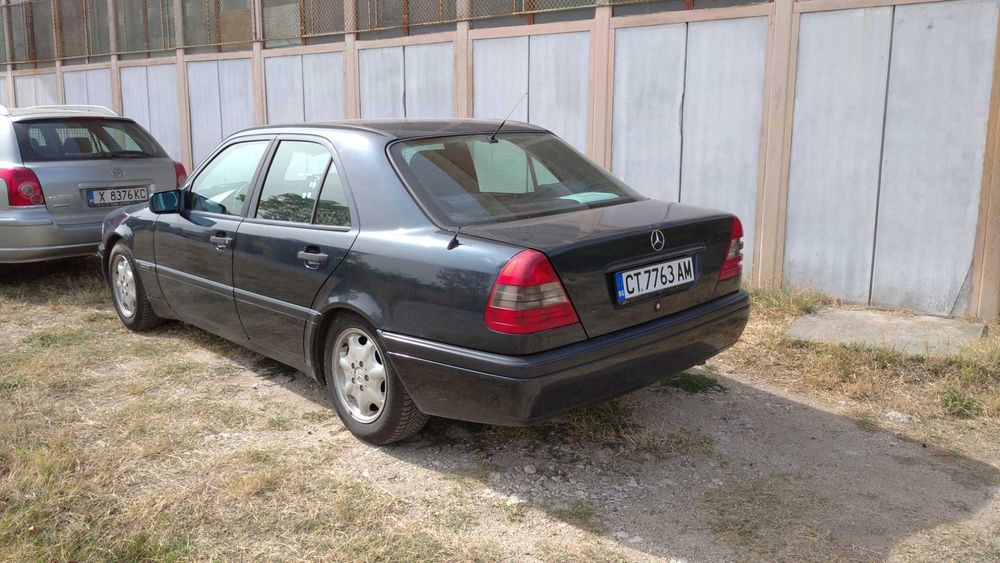 Мерцедес с 180 бензин