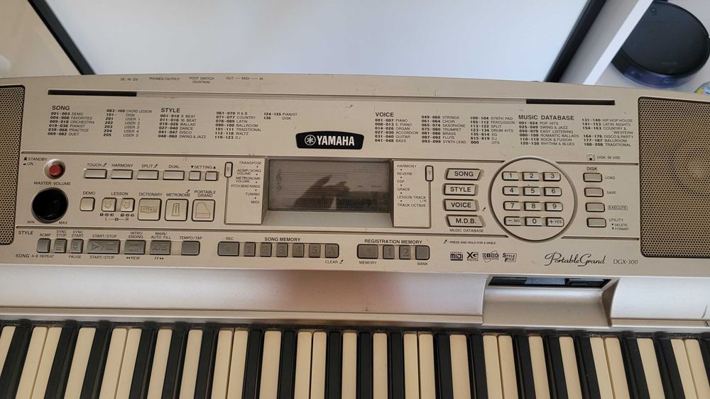 Йоника Yamaha DGX-300