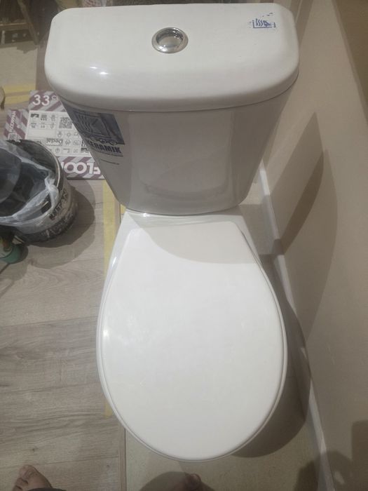 Продам унитаз. От застройщика остался