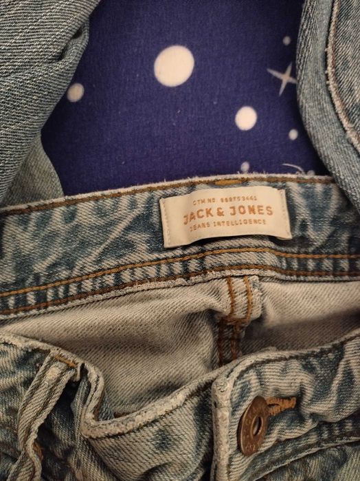 4 perechi de blugi pentru barbati