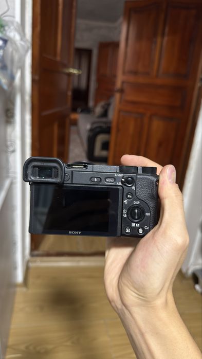 Продам камеру с обьективом sony 6400