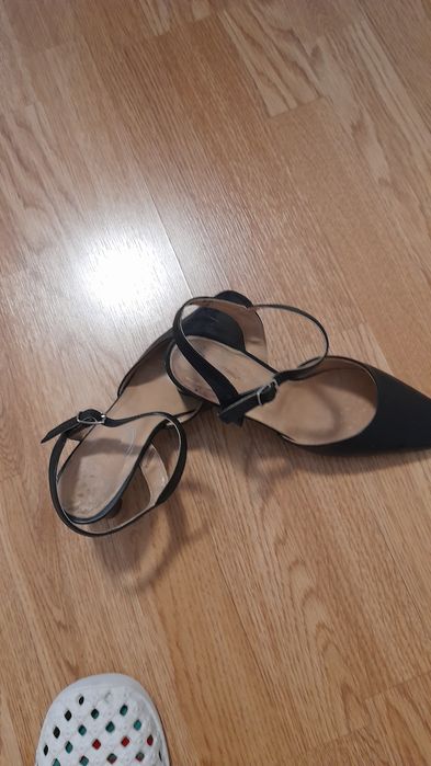 Vind pantofi pantof sandala.