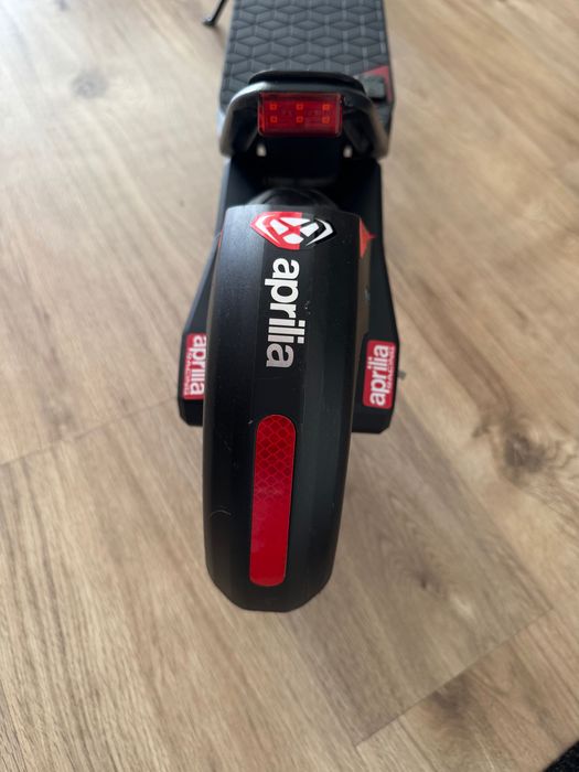 Trotinetă electrică Aprilia esr2