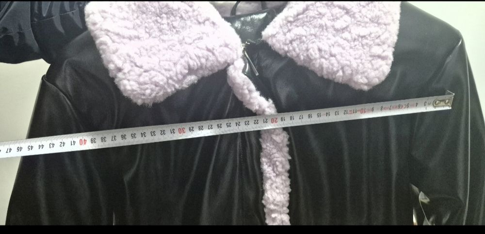 Geaca de iarna boxy ,imitatie piele lacuita,marimea 44-xl