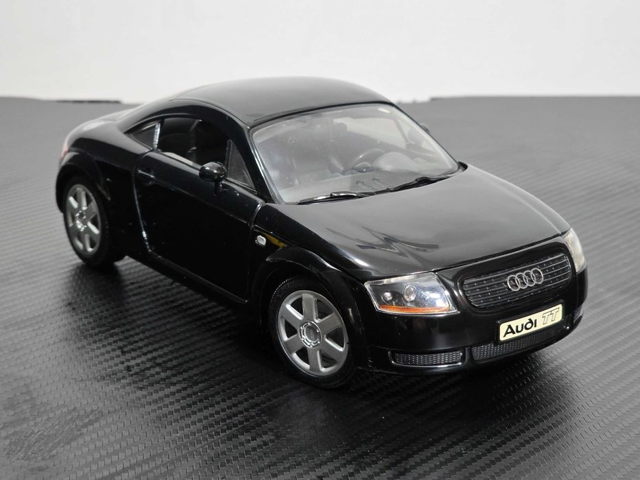 Macheta Auto 1/18 Revell Audi TT Black